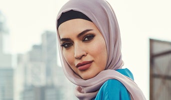 Przed i po terapii toksyną botulinową w Galderma Aesthetics, demonstrującej wyraźne zmniejszenie linii mimicznych